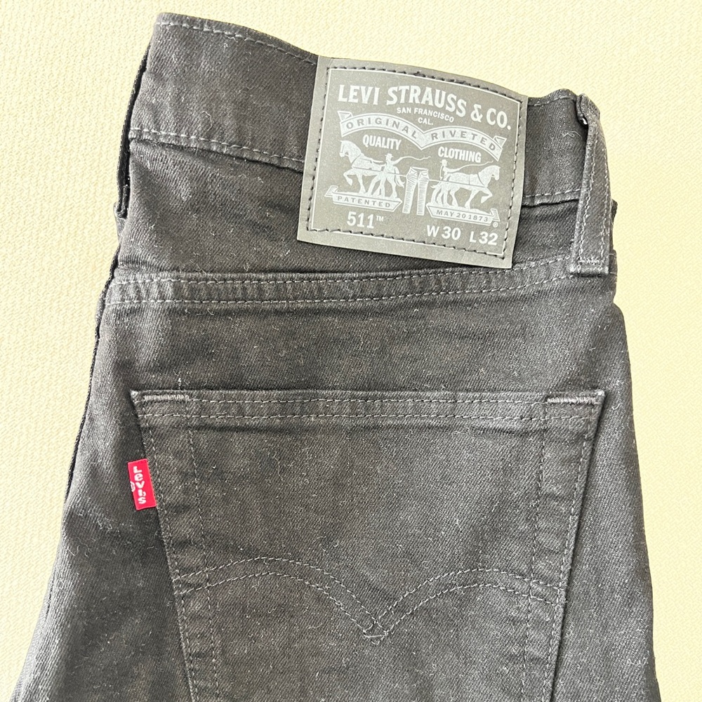 Never worn black Levi’s 511. W30 L32
